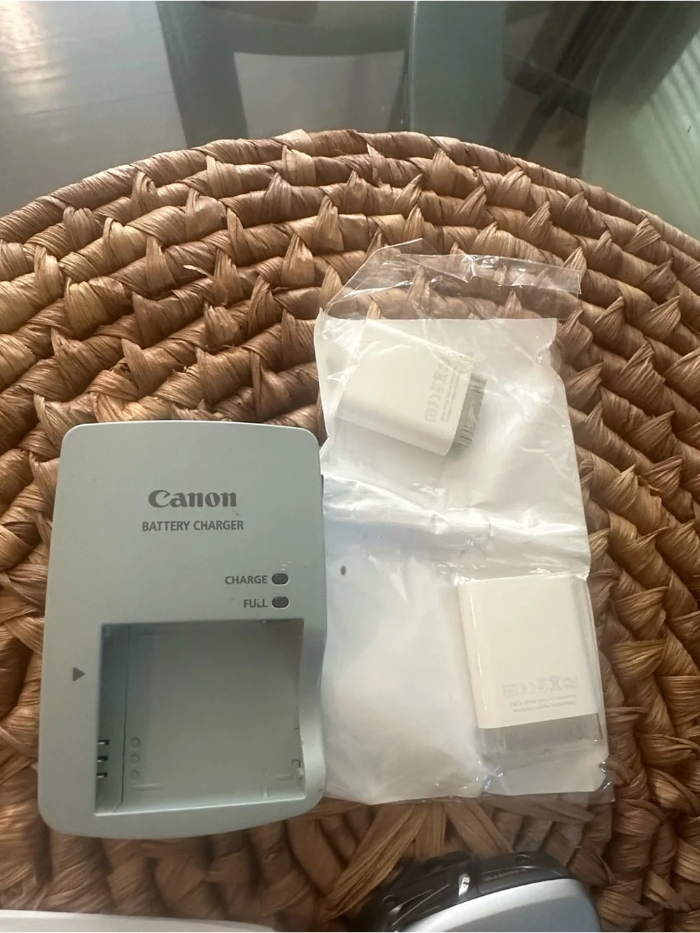 Canon 5X Zoom Compact 12.1 Mega Pixel Camera Bundle SD980 IS